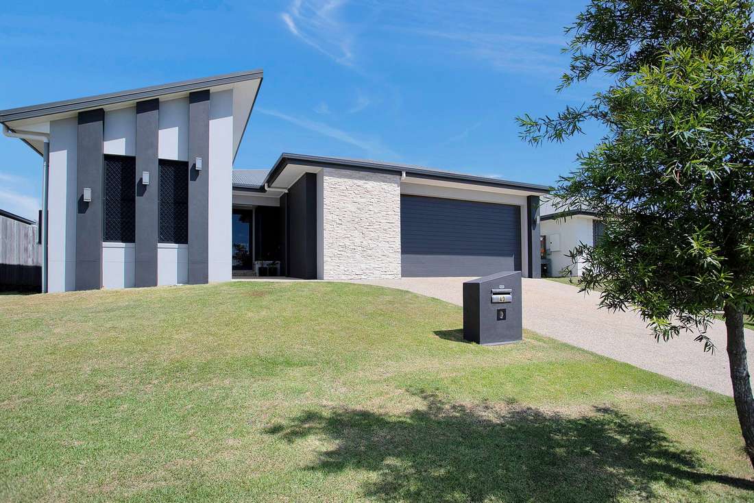 43 Phoenix Crescent