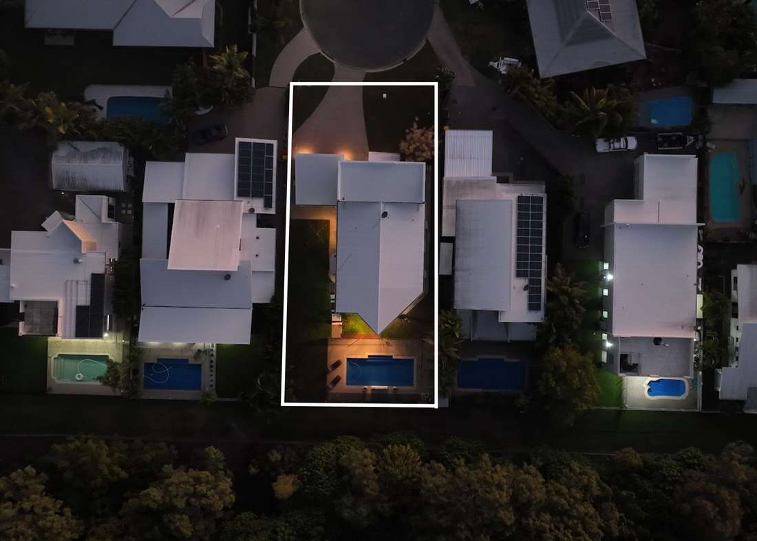 12 Seaside Place, Blacks Beach - Thumbnail 2