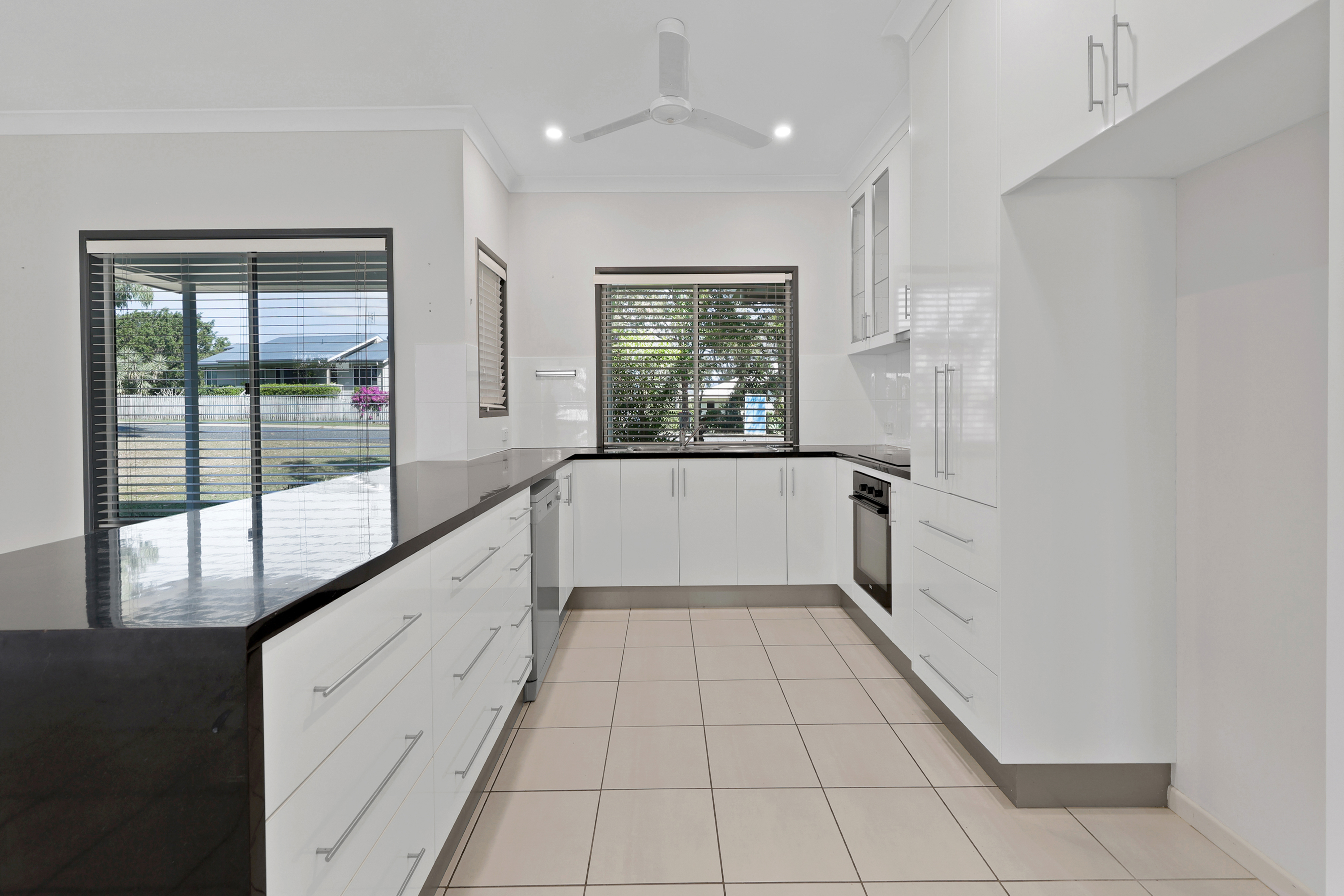 12 Blue Beach Boulevard, Haliday Bay - Thumbnail 2
