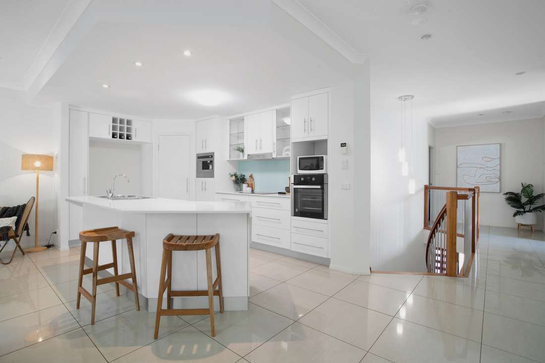 12 Seaside Place, Blacks Beach - Thumbnail 3