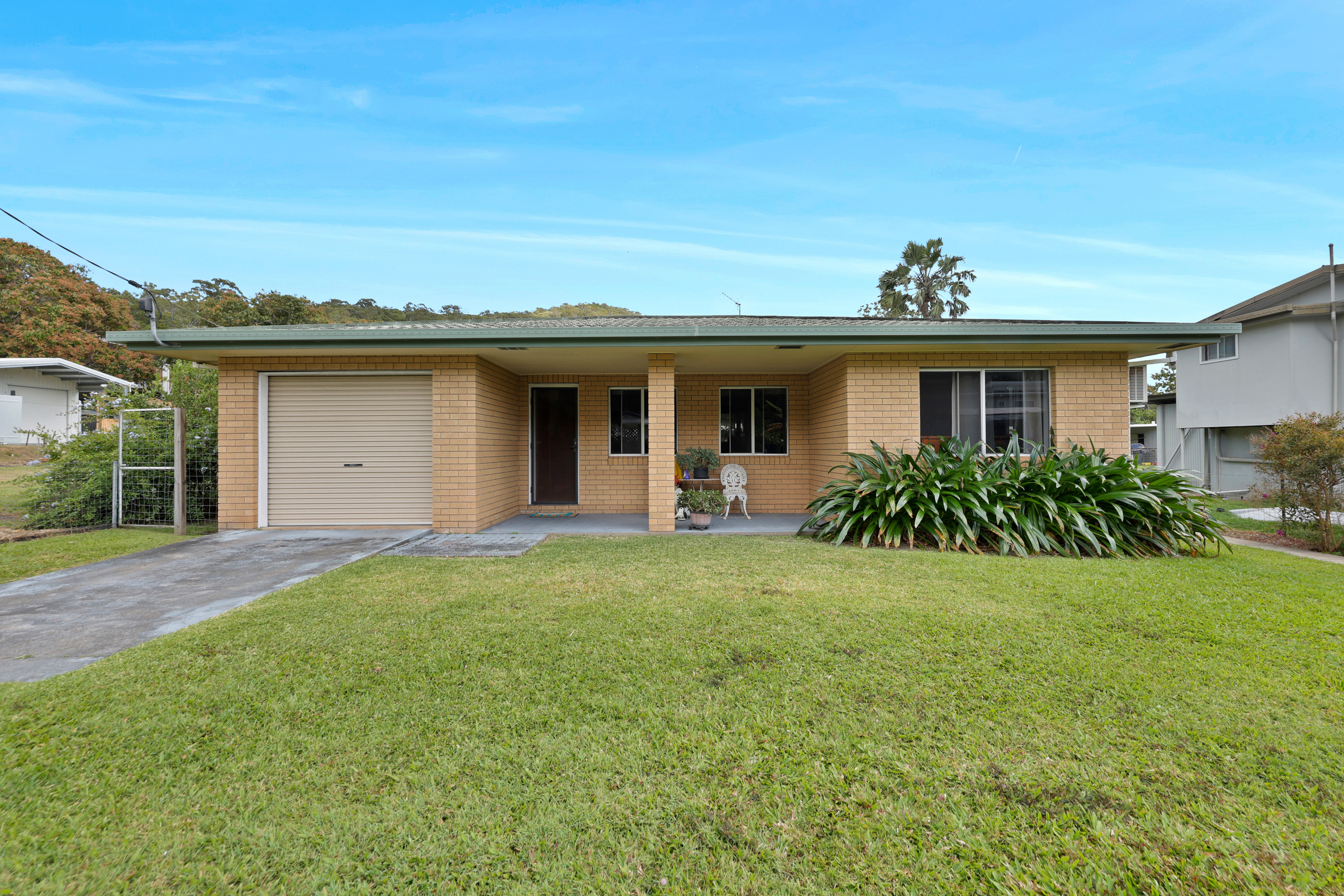 12 Milkins Street, Ball Bay - Image 1