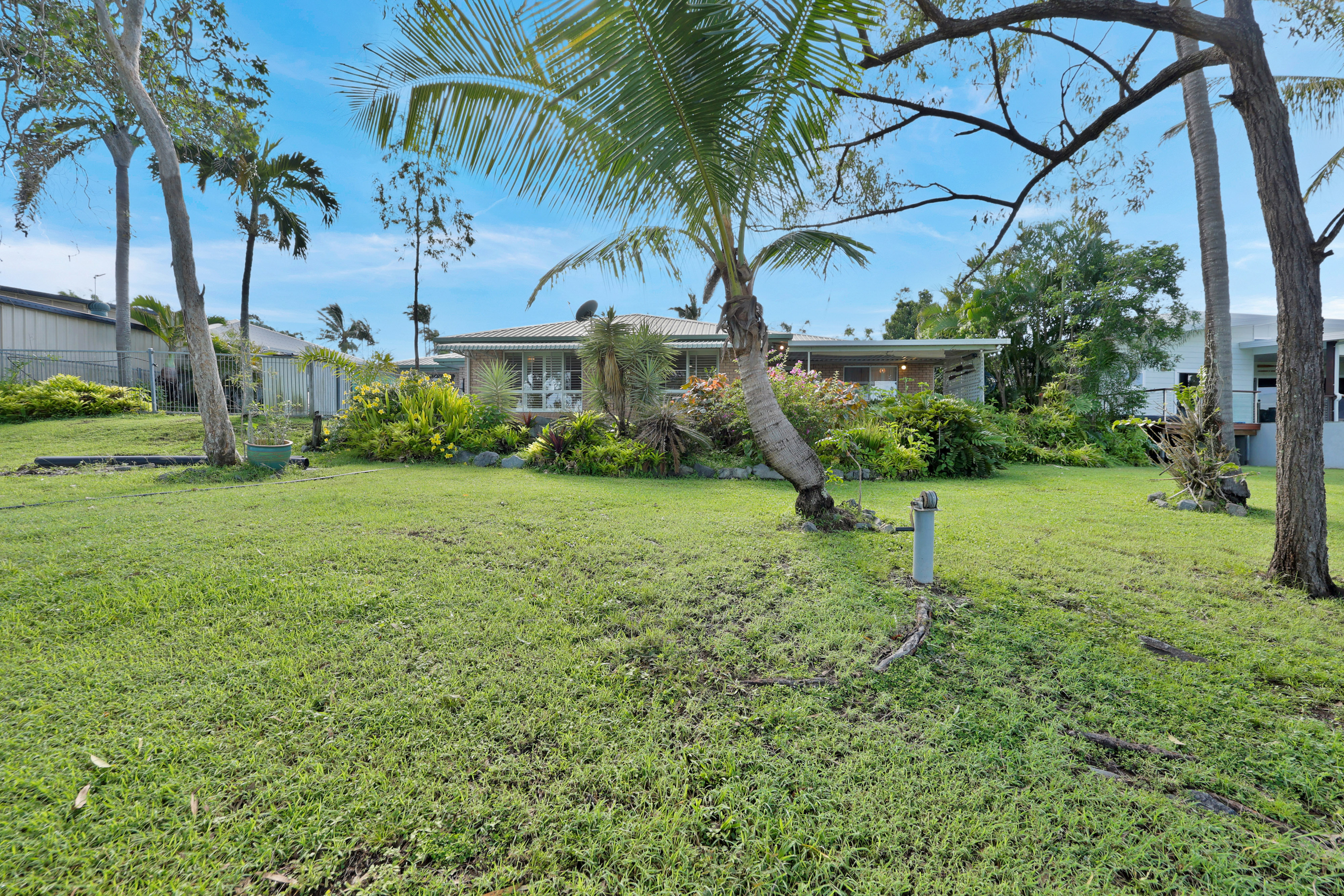 27 Blue Beach Boulevard, Haliday Bay - Thumbnail 3