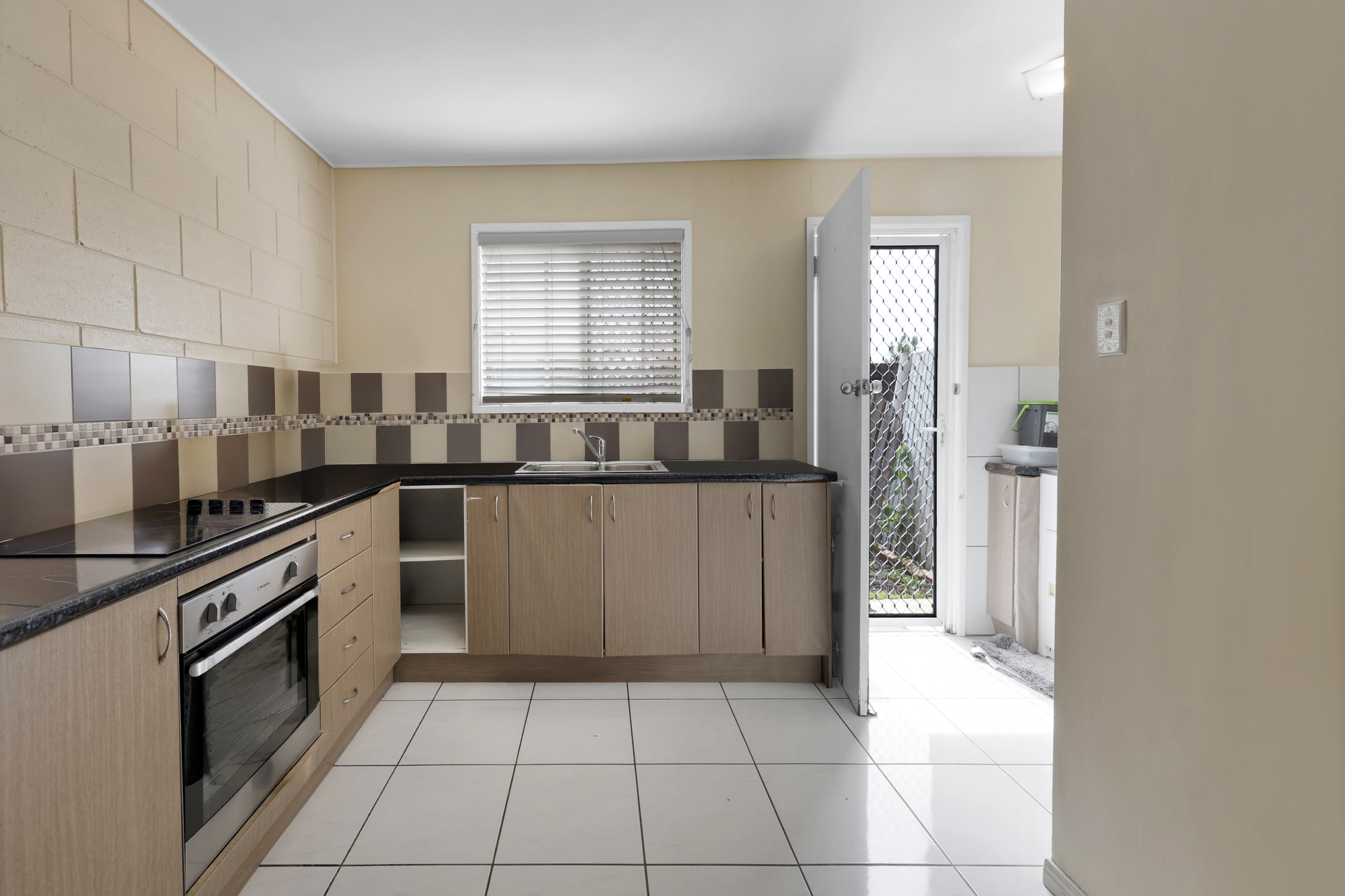 4/221 Evan Street, South Mackay - Thumbnail 5