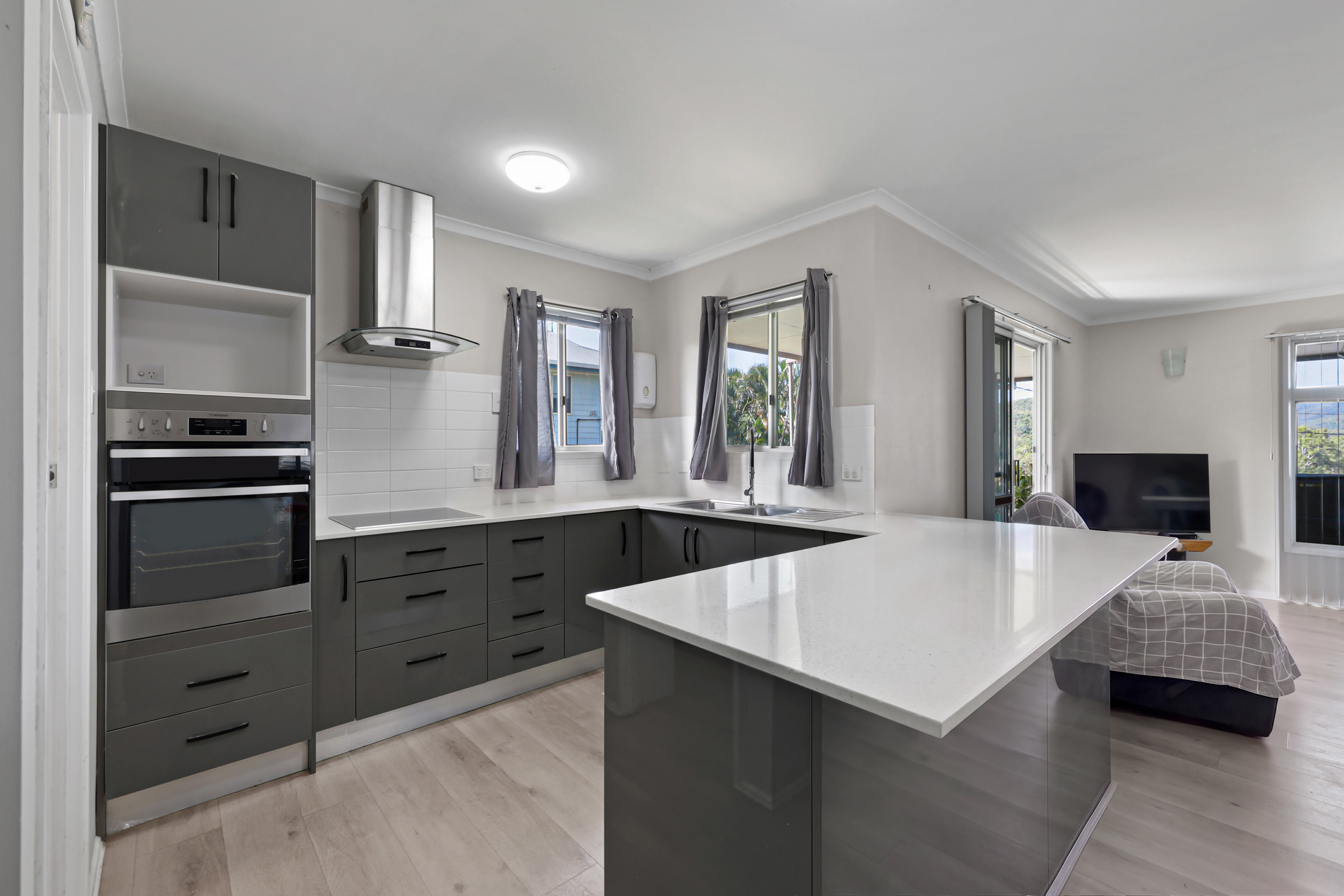 14 Hill Street, Sarina - Thumbnail 2