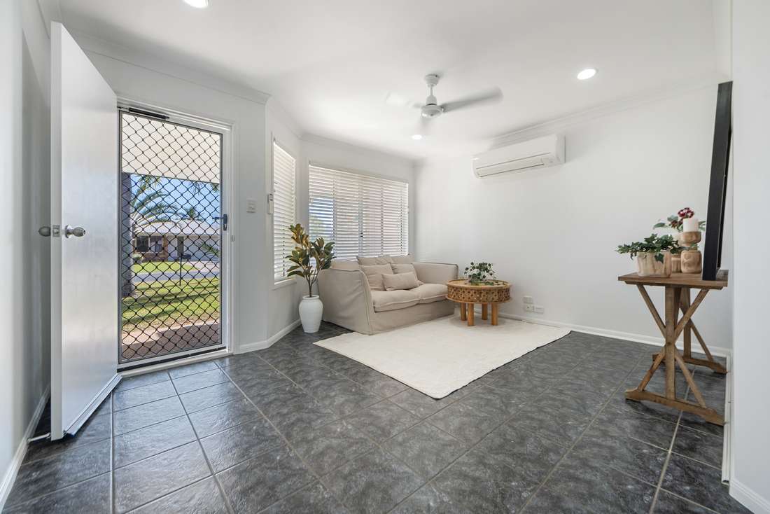 6 Seaside Place, Blacks Beach - Thumbnail 5