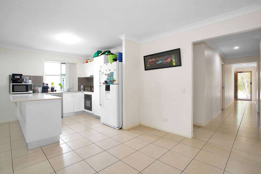 75 Newport Parade, Blacks Beach - Thumbnail 4
