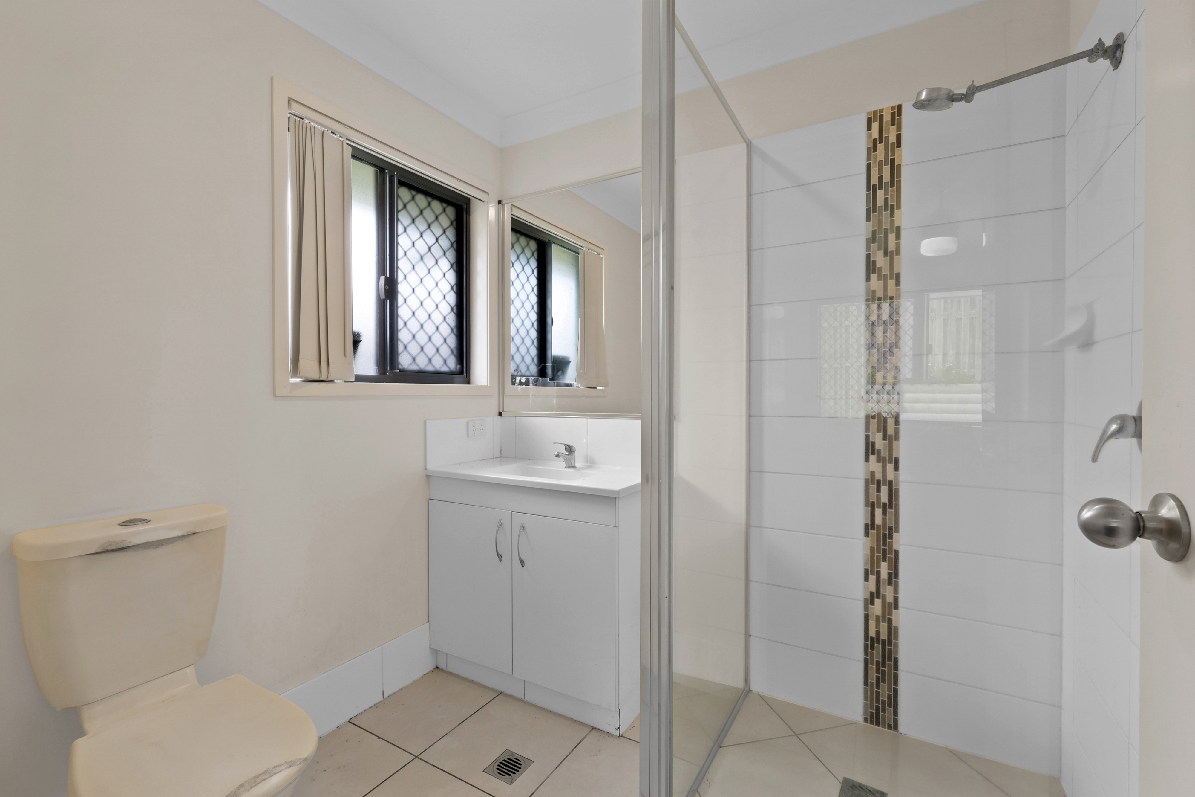 22 Cable Court, Blacks Beach - Thumbnail 4