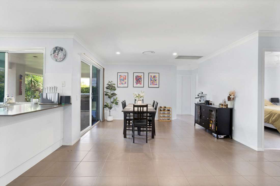 54 Whitehaven Drive, Blacks Beach - Thumbnail 2