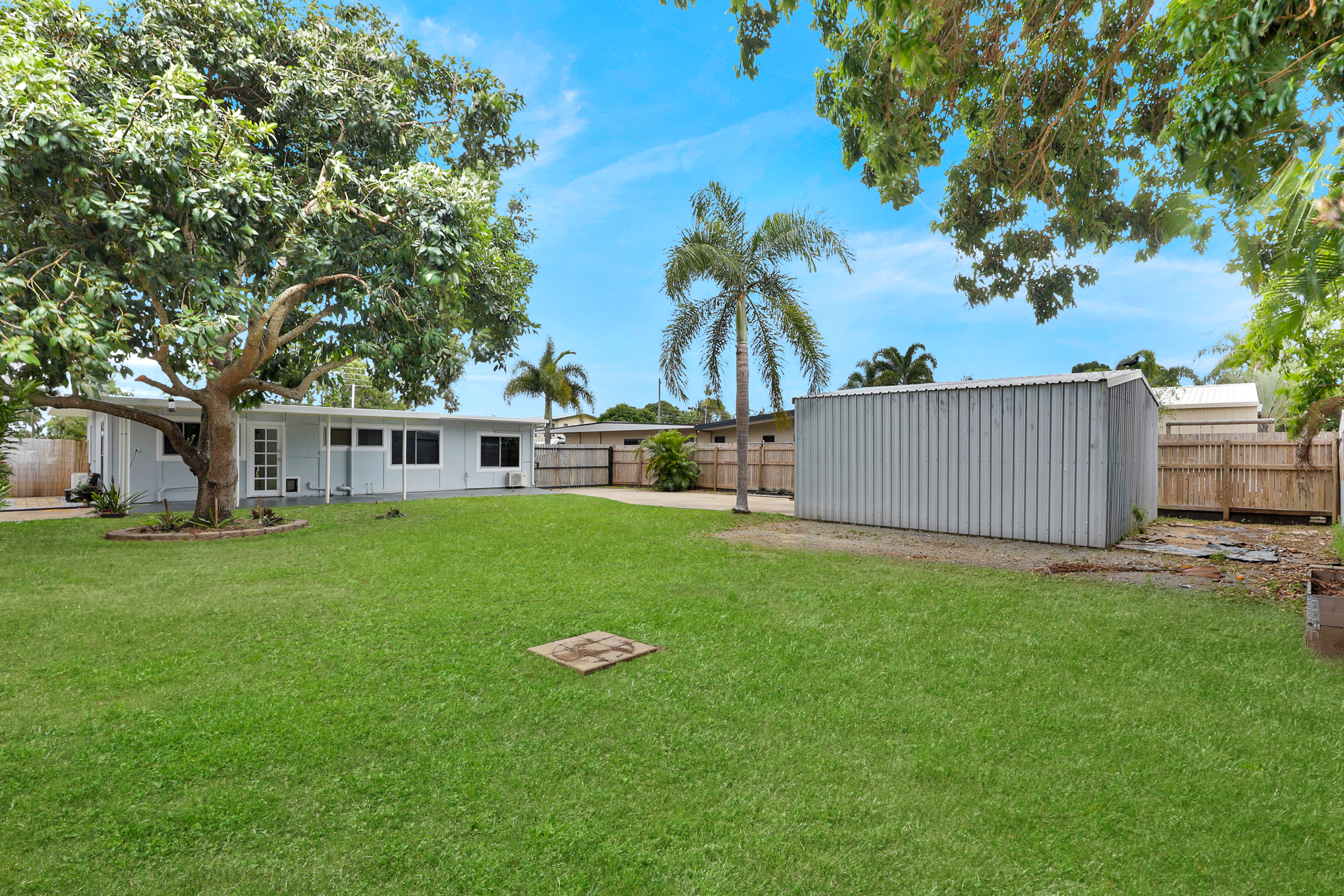 8 Cavanagh Drive, Blacks Beach - Image 1