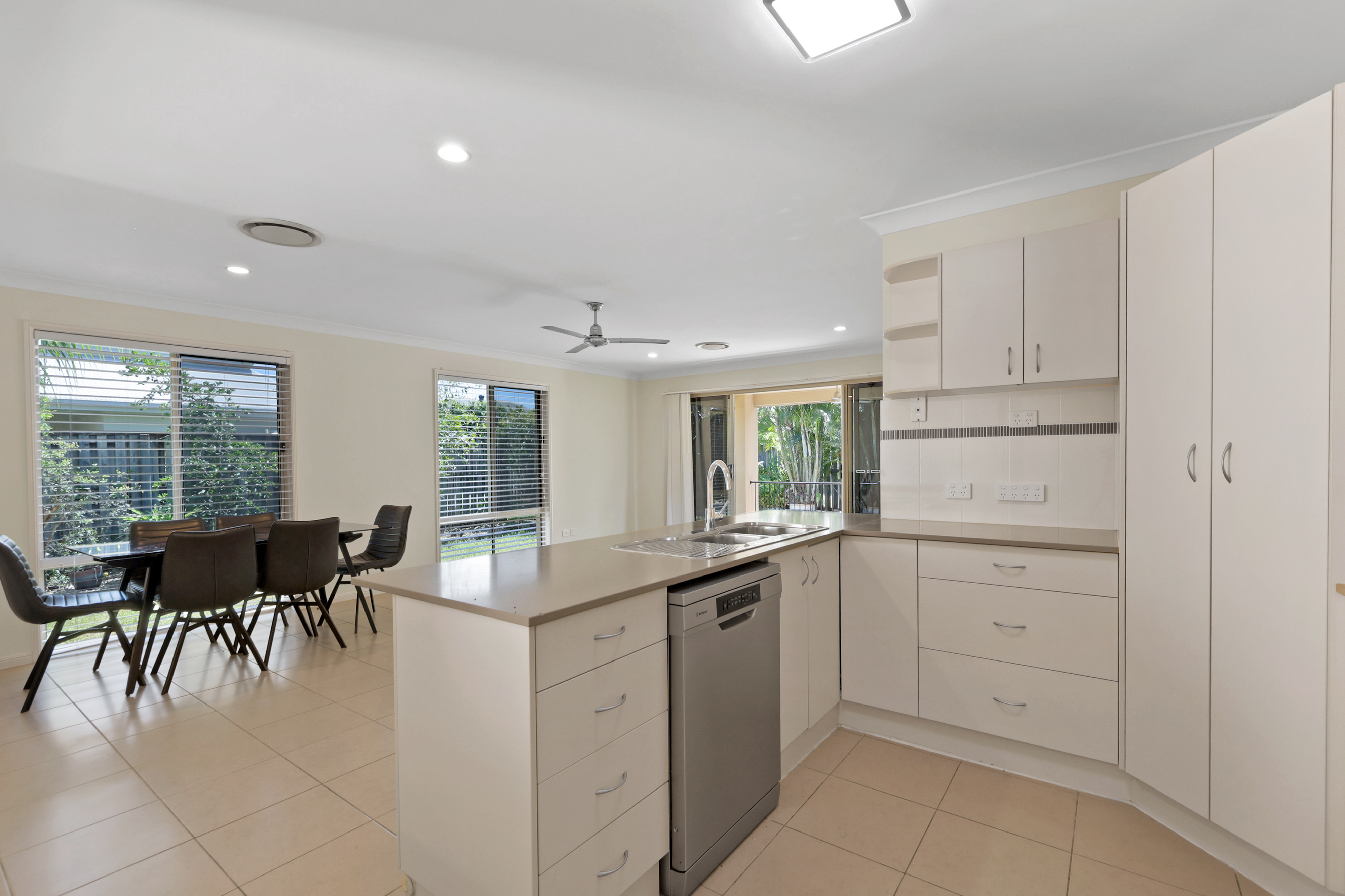 12 Miami Terrace, Blacks Beach - Thumbnail 2