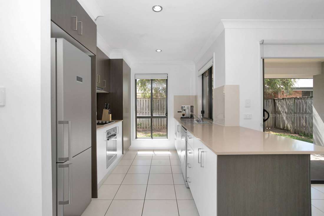 87 Scarborough Circuit, Blacks Beach - Thumbnail 4