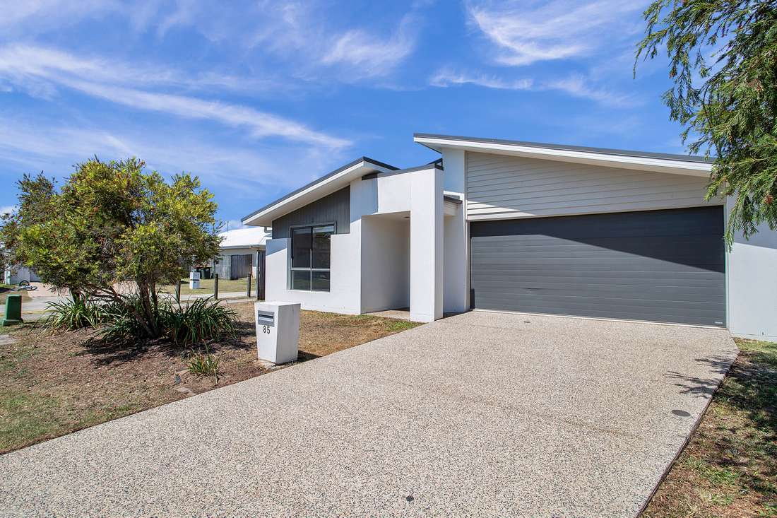 85 Scarborough Circuit, Blacks Beach - Thumbnail 2