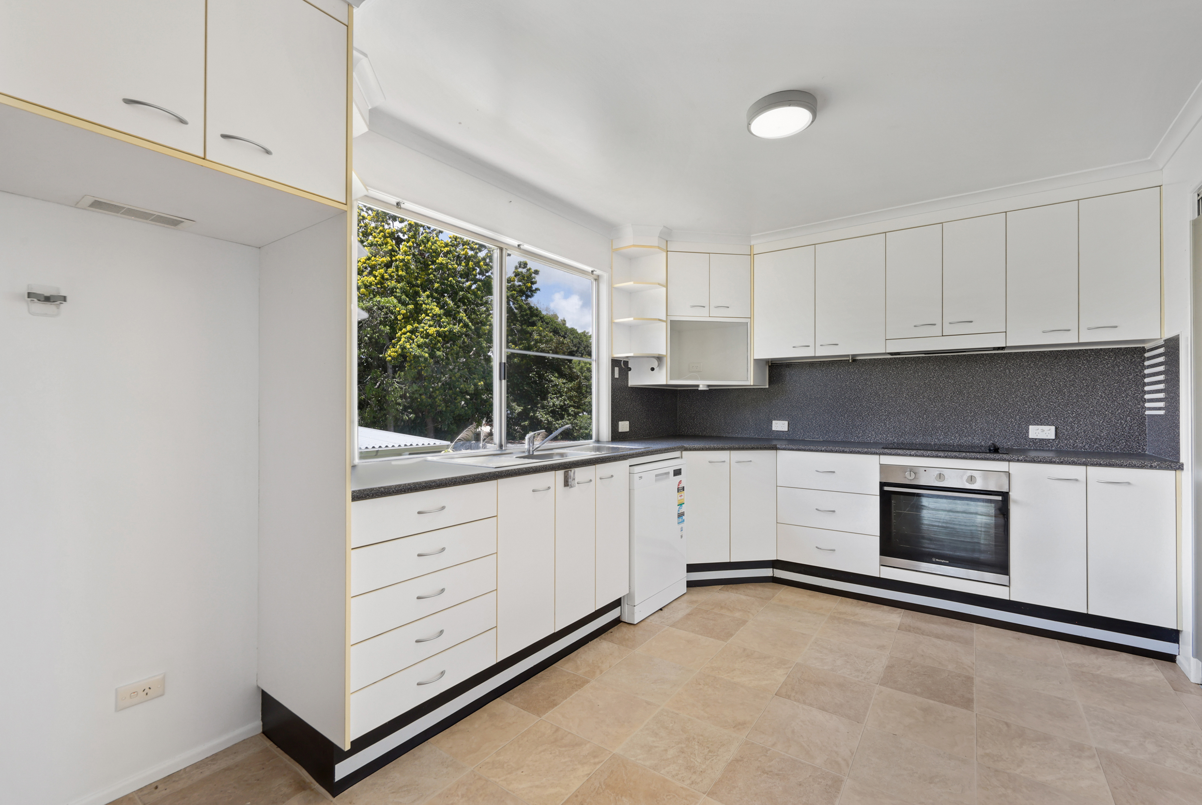 6 Cook Street, Bucasia - Thumbnail 8