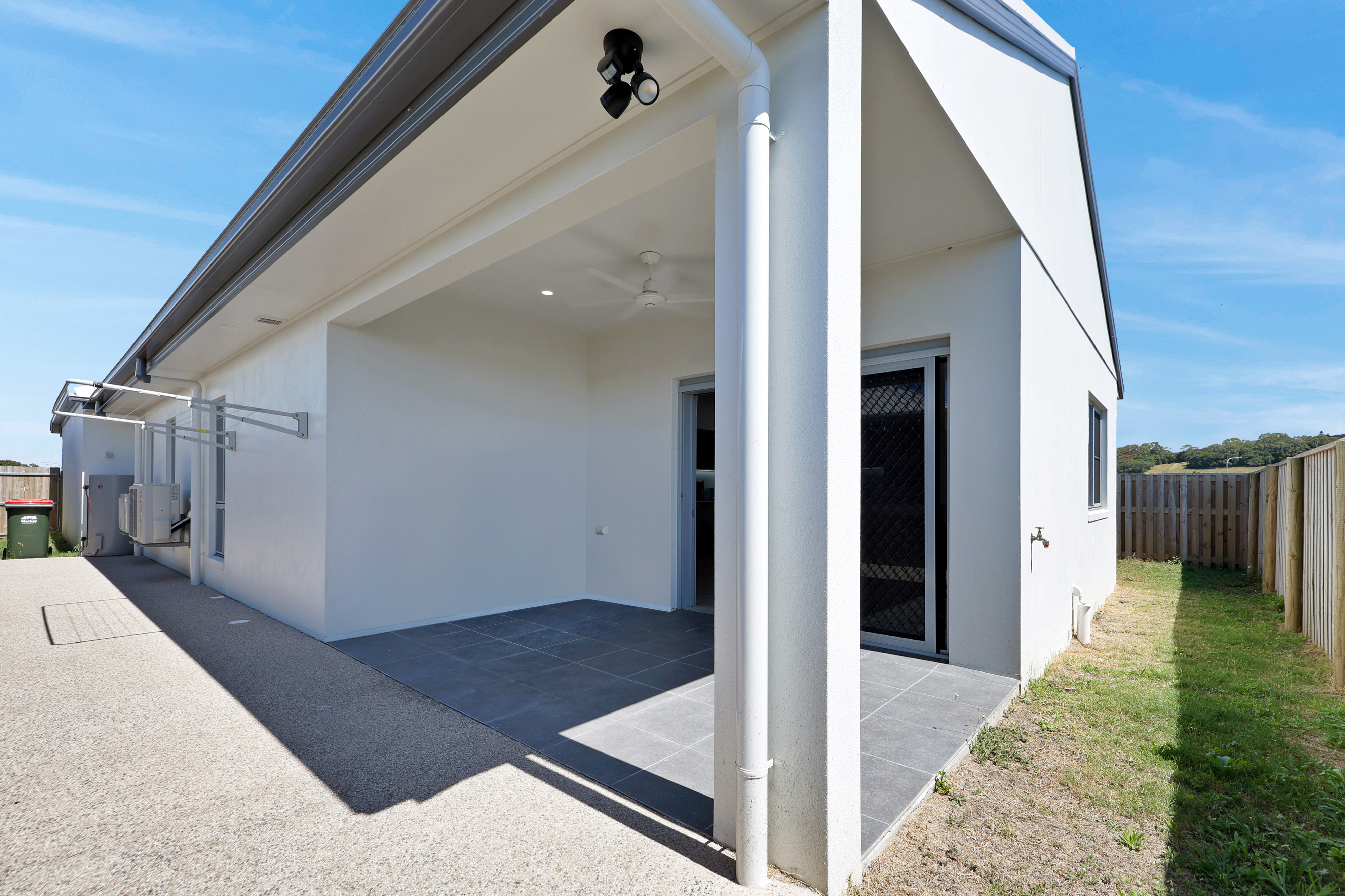 2 Henley Close, Blacks Beach - Thumbnail 4