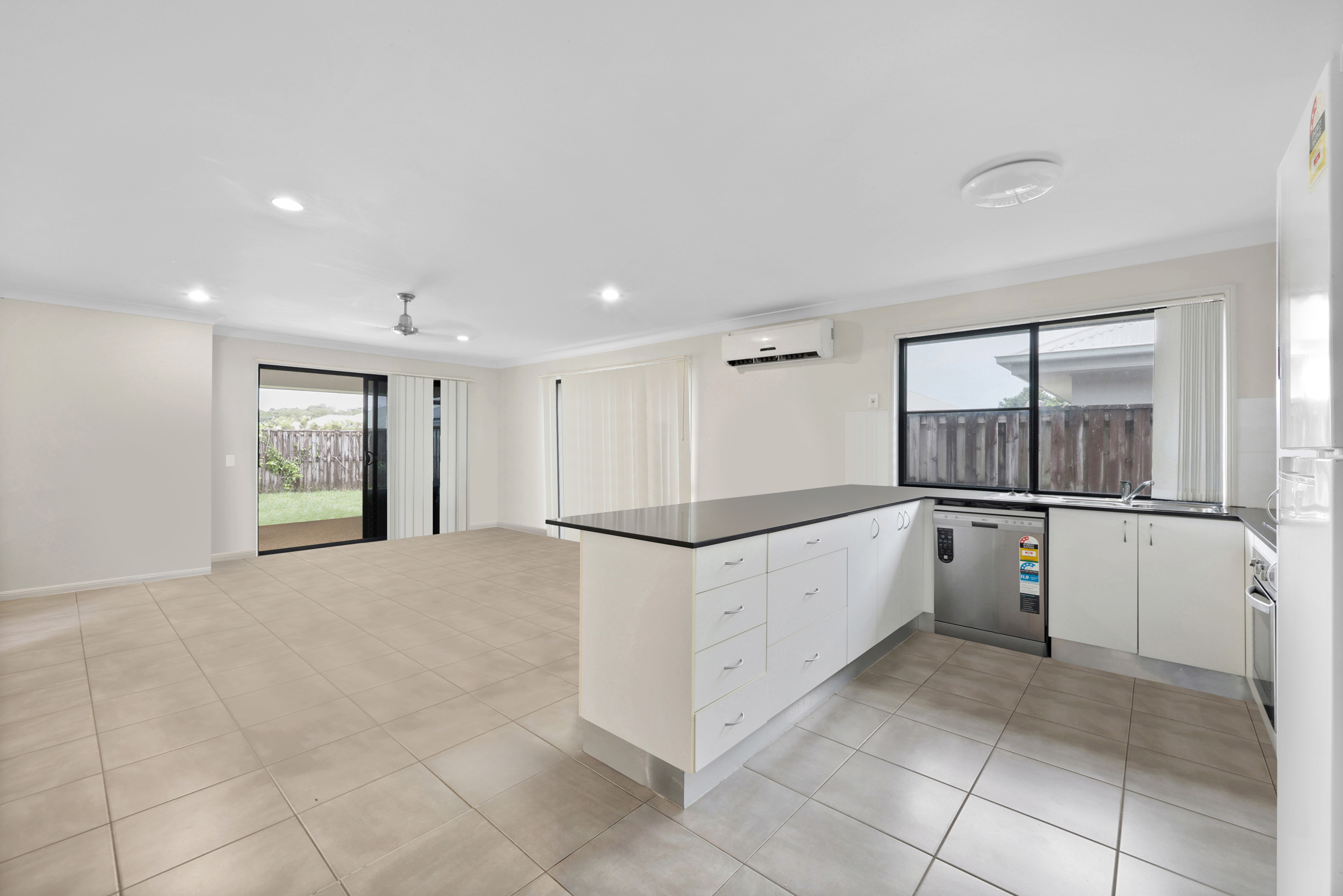 63 Coogee Terrace, Blacks Beach - Thumbnail 6
