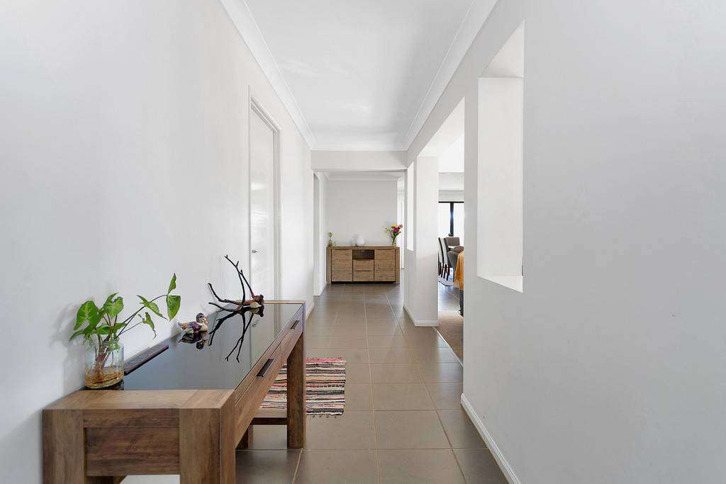77 Whitehaven Drive, Blacks Beach - Thumbnail 4