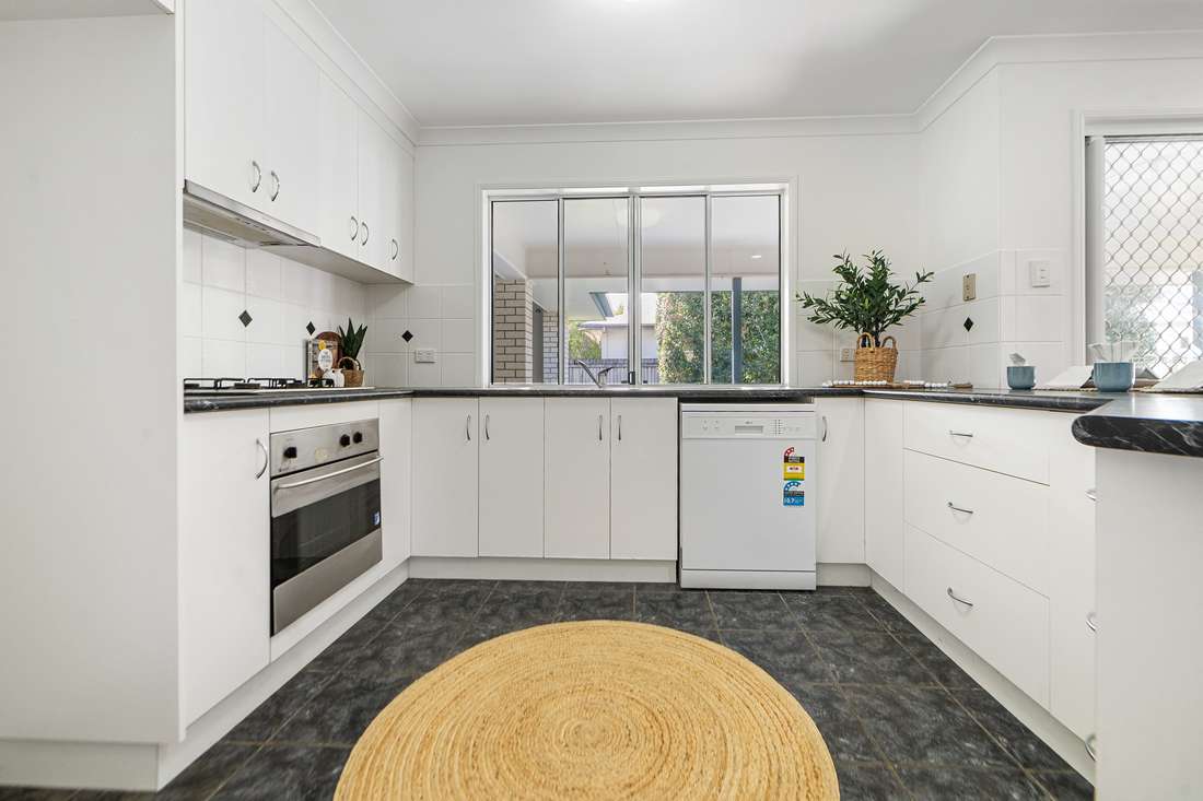 6 Seaside Place, Blacks Beach - Thumbnail 6