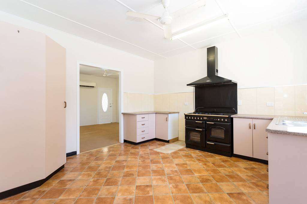 70 Beaconsfield Road, Beaconsfield - Thumbnail 3
