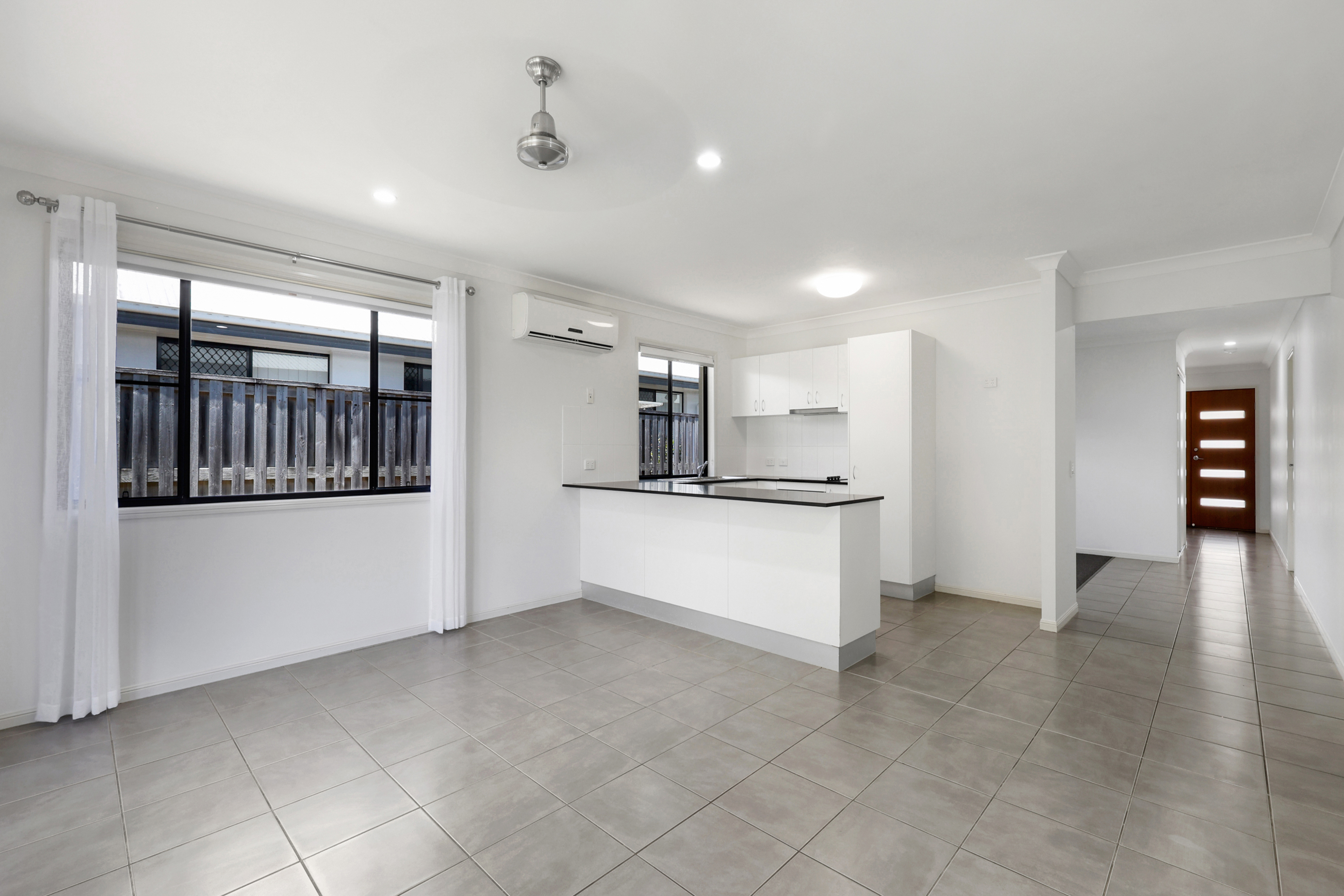 17 Newport Parade, Blacks Beach - Thumbnail 8