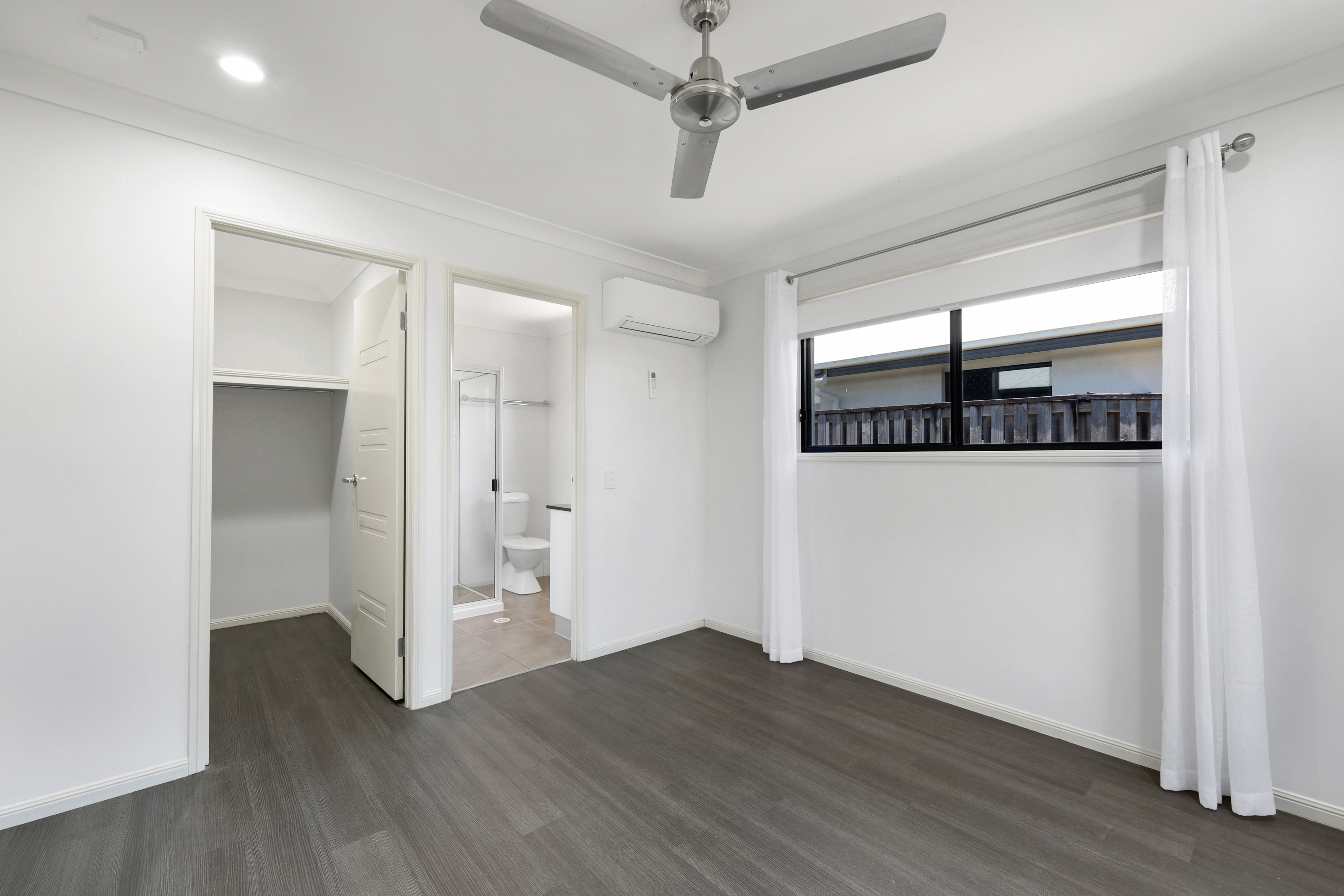 17 Newport Parade, Blacks Beach - Thumbnail 3