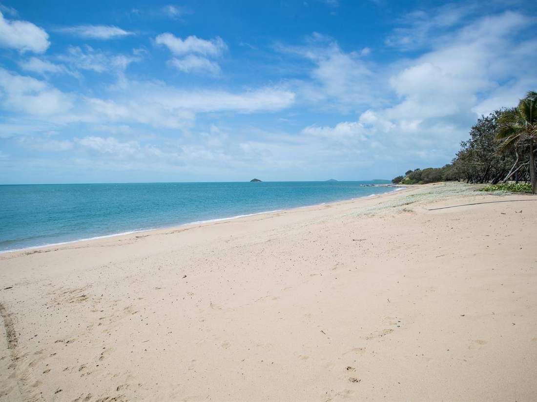 Property Sale at 6 Jansen Street, SLADE POINT QLD, 4740 Explore