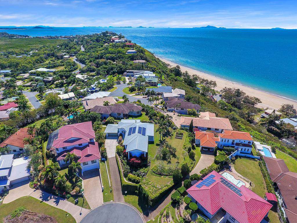 9 Rainbow Crescent, Blacks Beach - Thumbnail 2