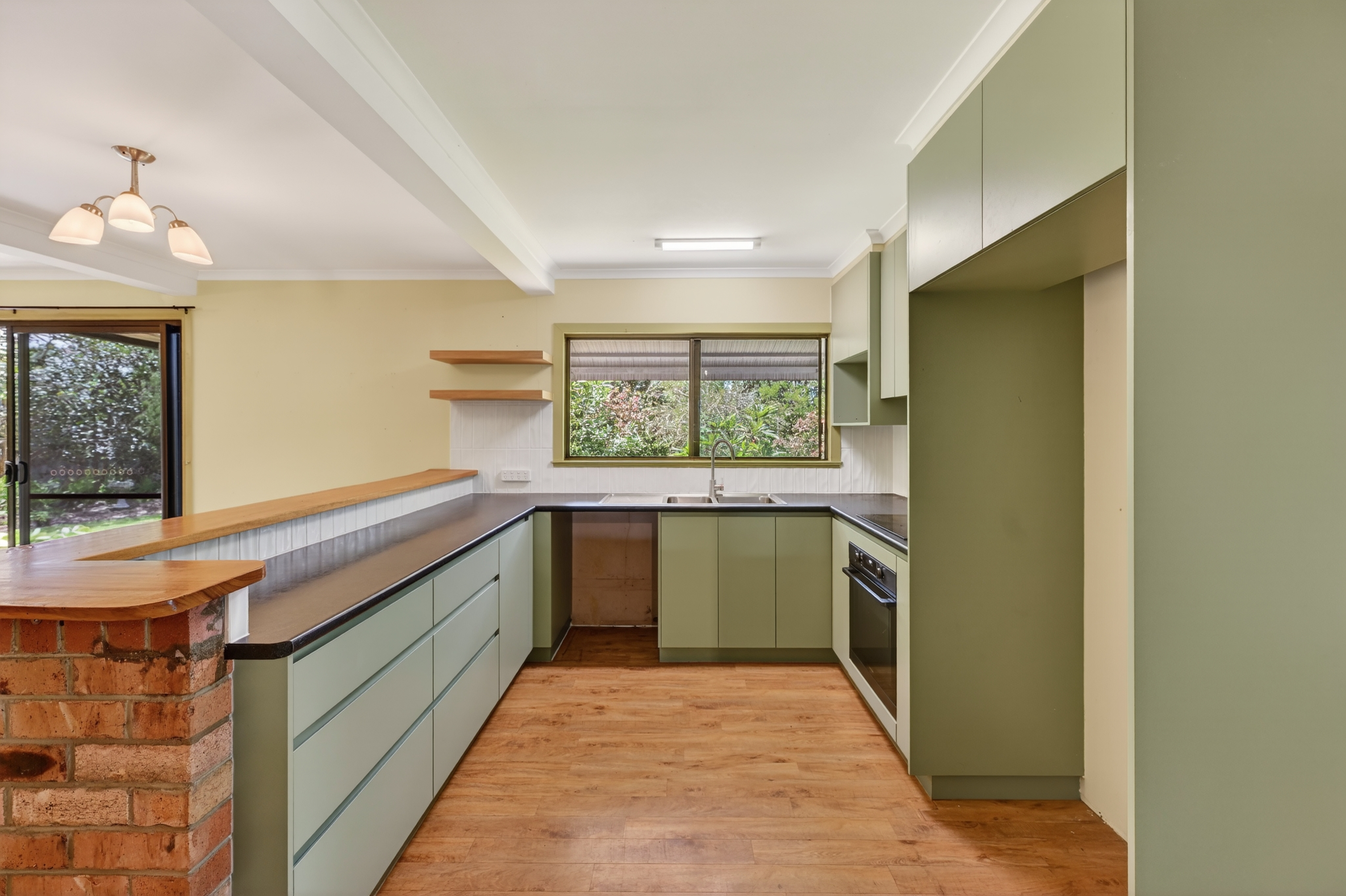 44 Joanne Street, Deeragun - Thumbnail 3