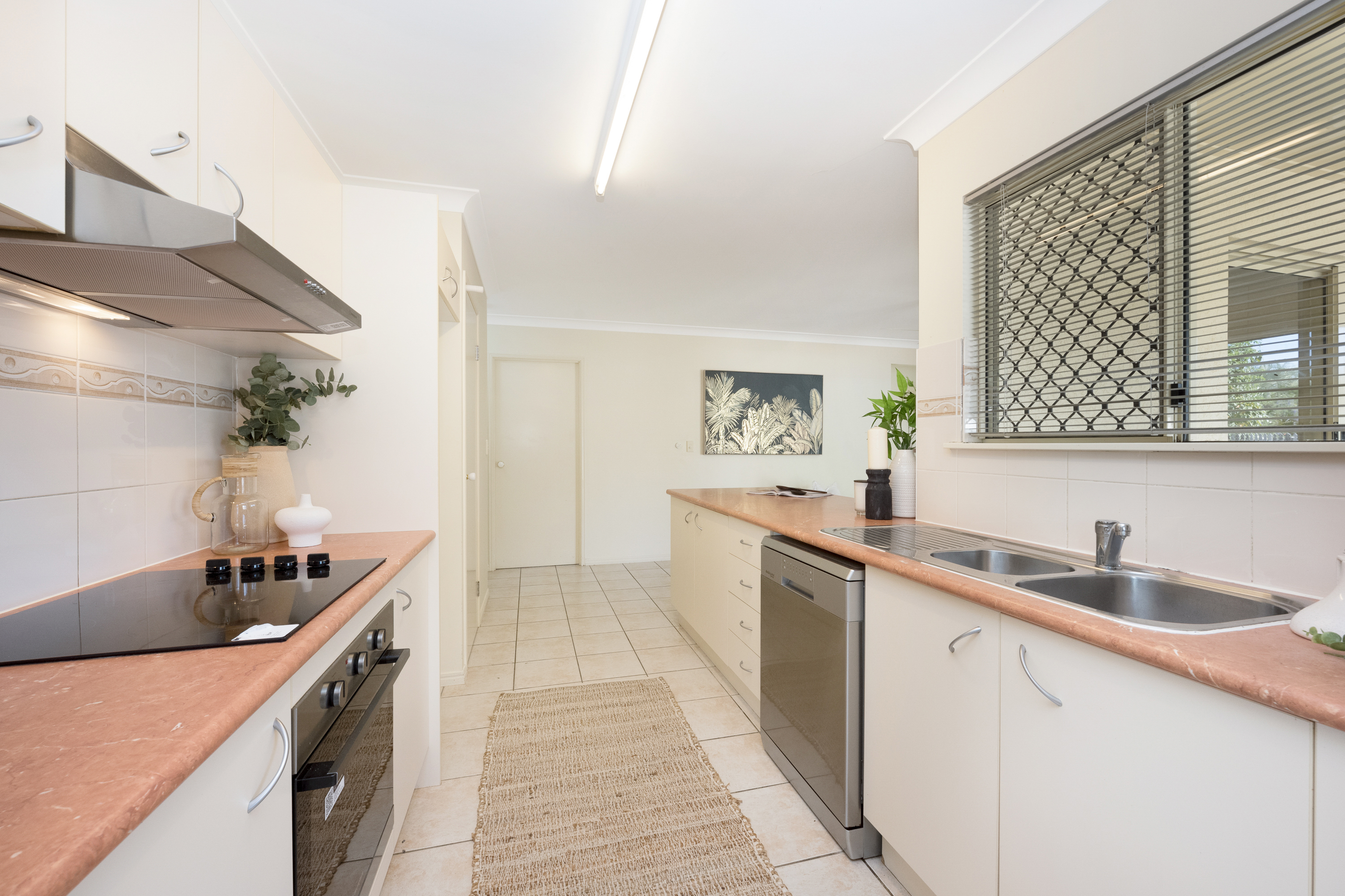 19 Bellingham Crescent, Kirwan - Thumbnail 6