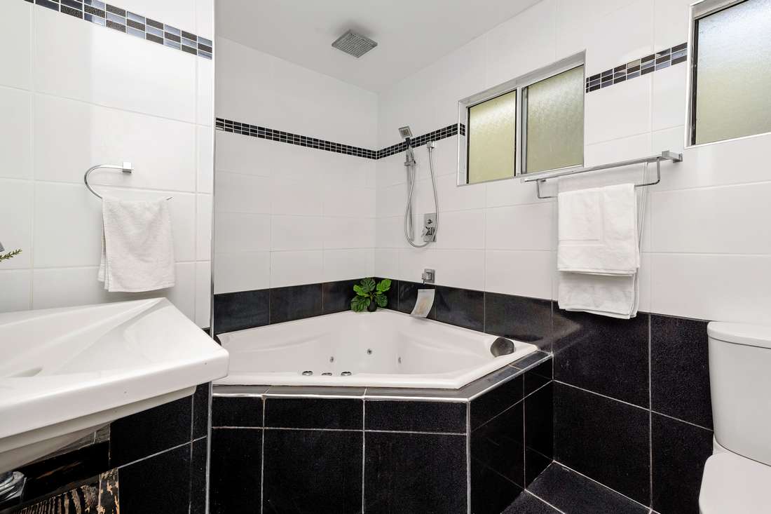 435 Stuart Drive, Stuart - Thumbnail 7