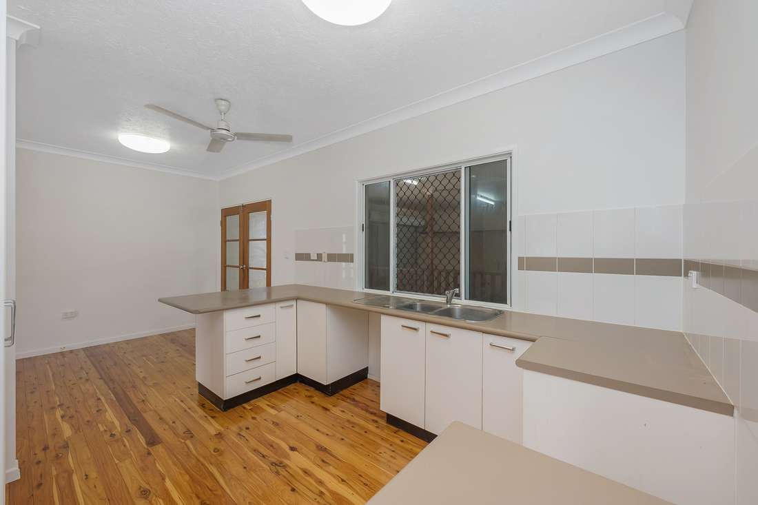 37 Constance Drive, Kelso - Thumbnail 2