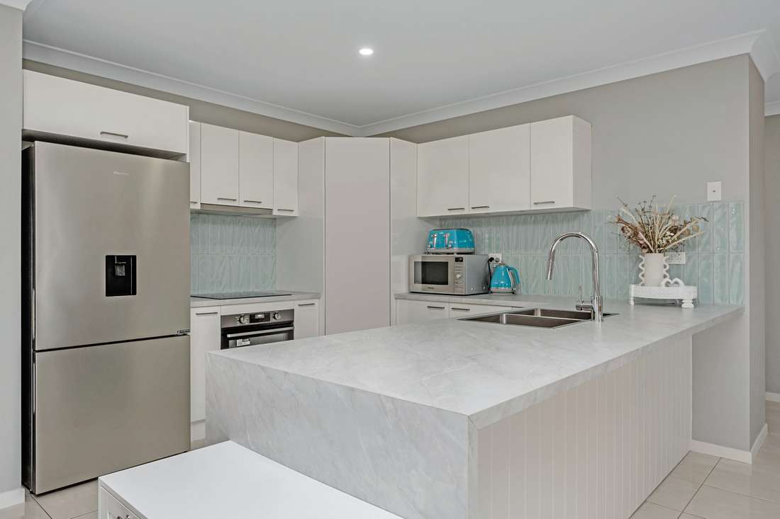 15 Pongamia Parade, Mount Low - Thumbnail 4