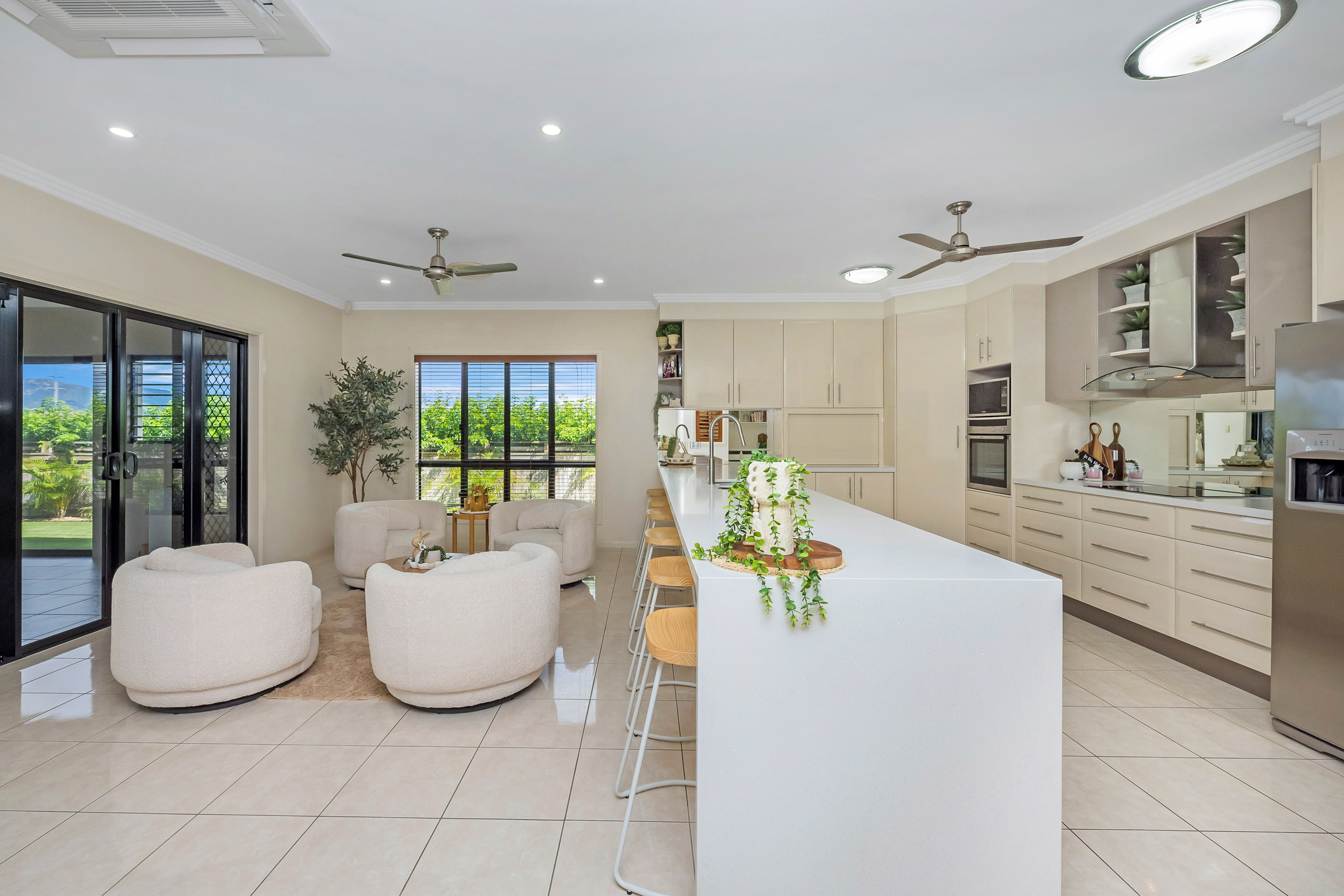 11 Adrian Rise, Mount Louisa - Thumbnail 3