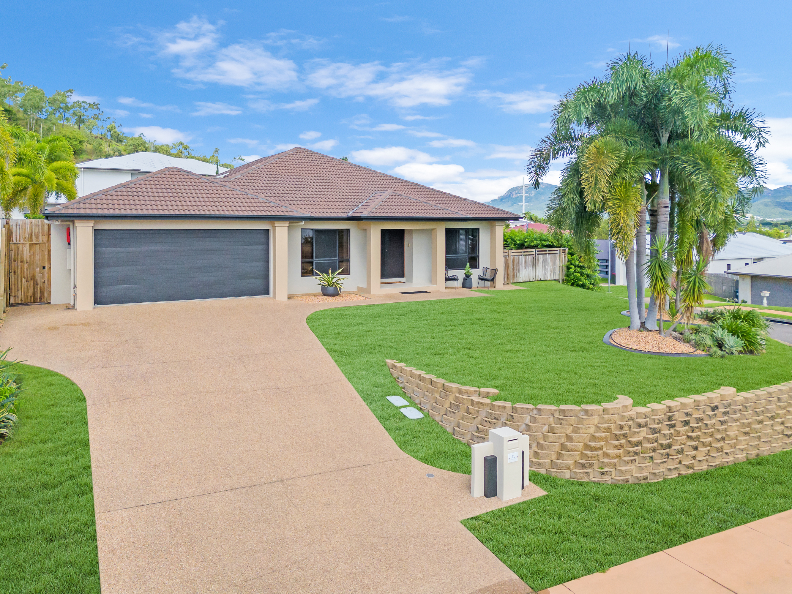 11 Adrian Rise, Mount Louisa - Thumbnail 4
