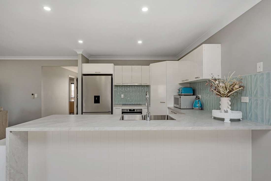 15 Pongamia Parade, Mount Low - Thumbnail 3