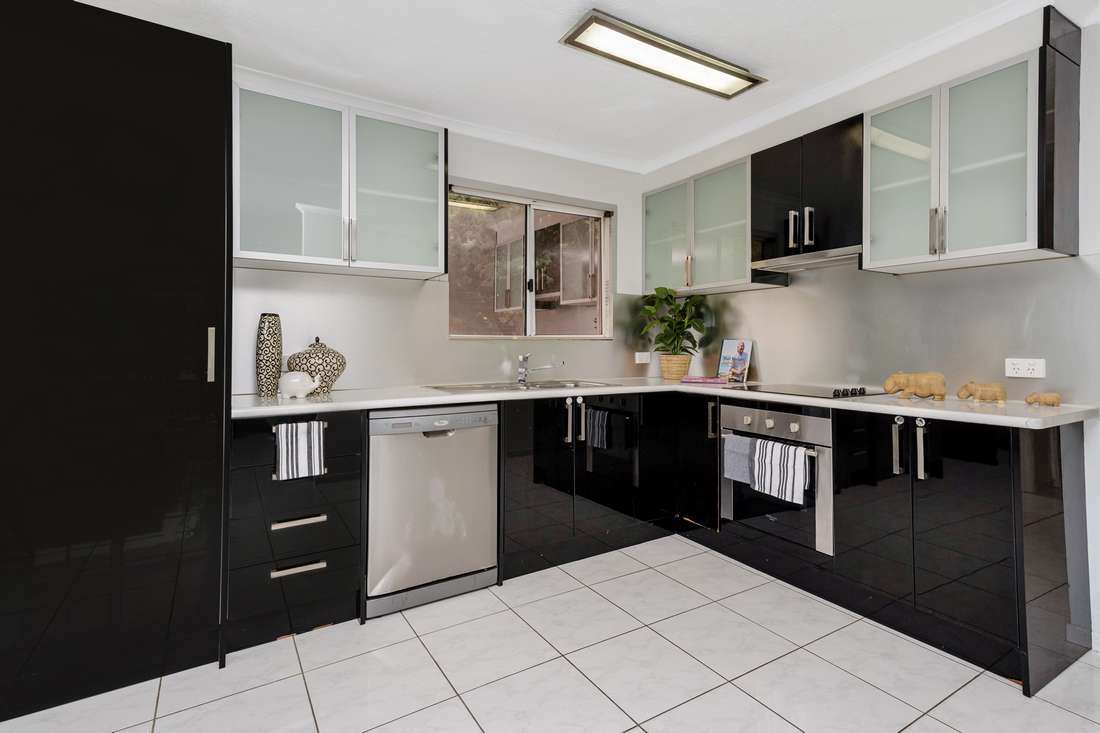 435 Stuart Drive, Stuart - Thumbnail 2