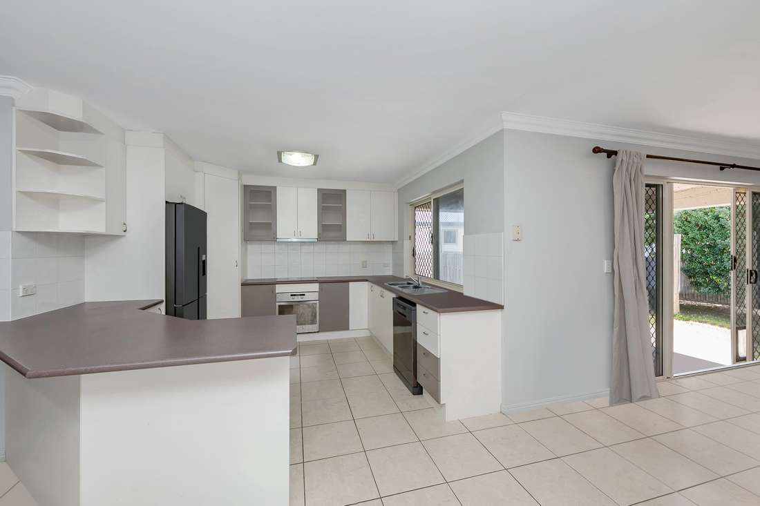 59 Crestbrook Drive, Mount Louisa - Thumbnail 3