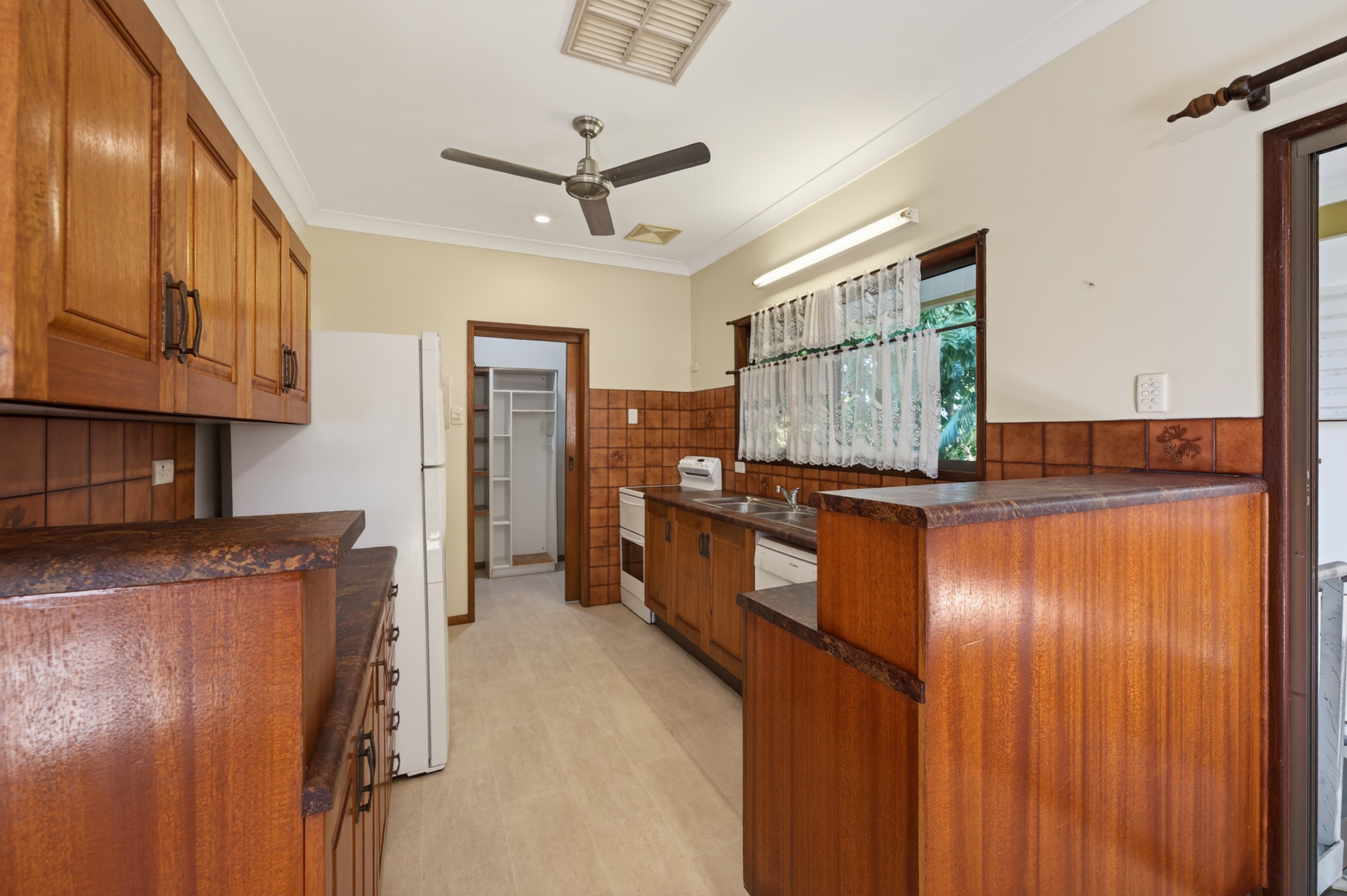 57 Twelfth Avenue, Railway Estate - Thumbnail 3