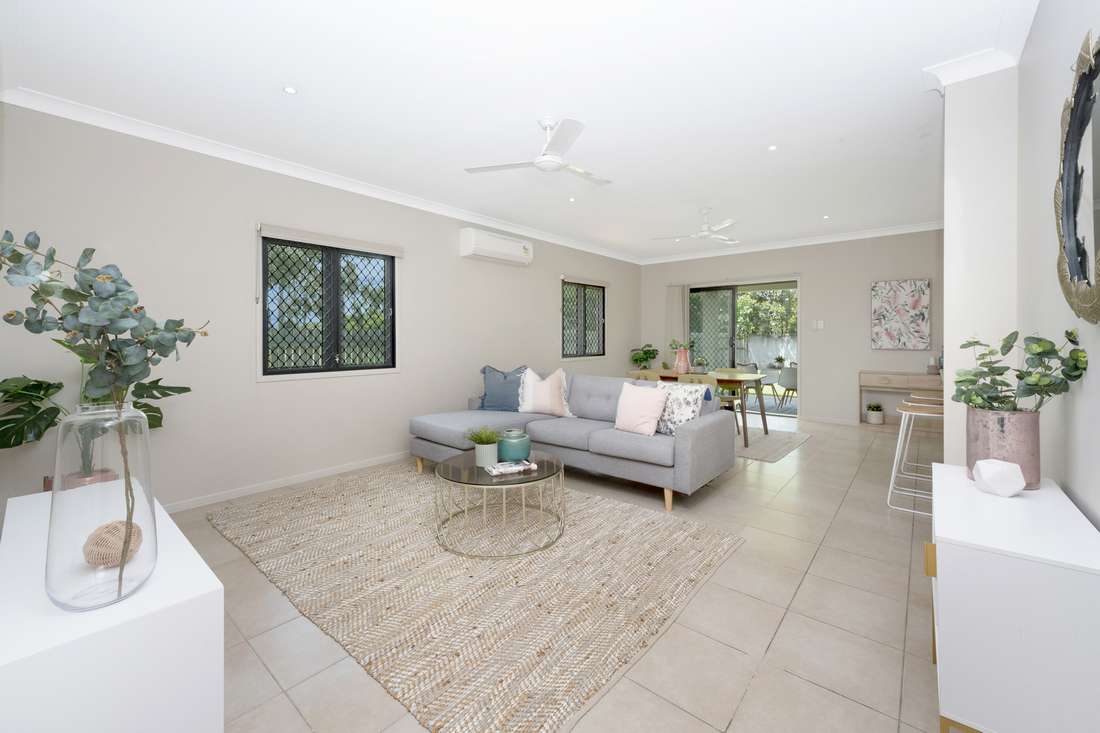 13 Huntsmans Crescent, Shaw - Thumbnail 2