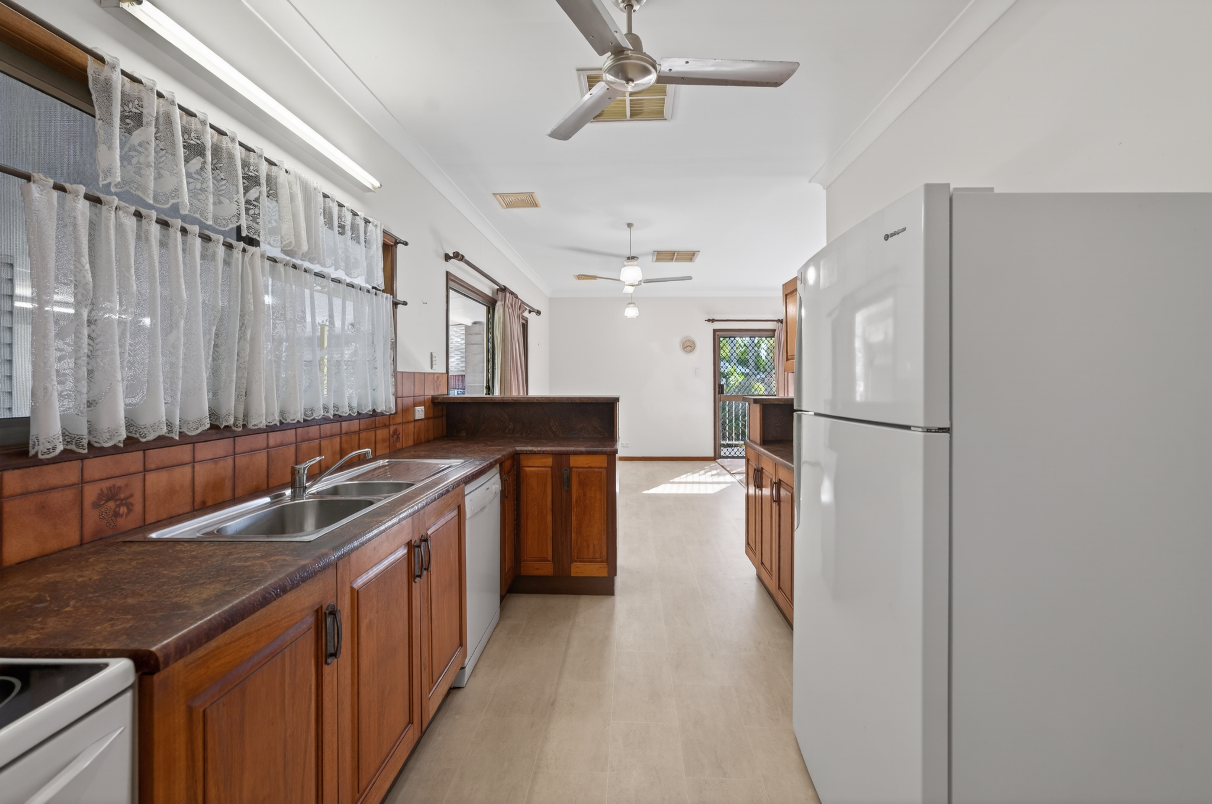 57 Twelfth Avenue, Railway Estate - Thumbnail 4