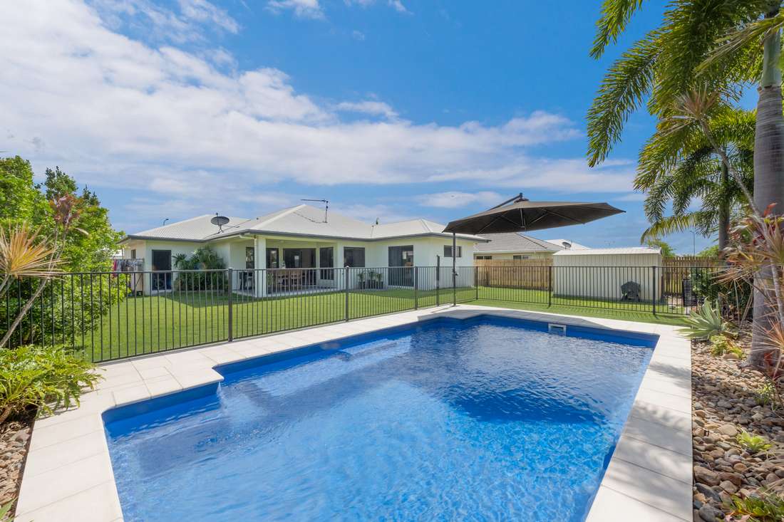 11 Ningaloo Crescent, Burdell - Image 1
