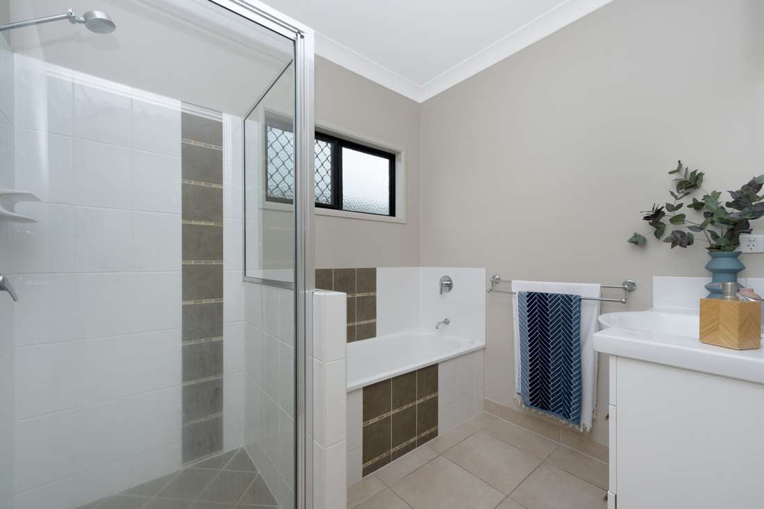 13 Huntsmans Crescent, Shaw - Thumbnail 8