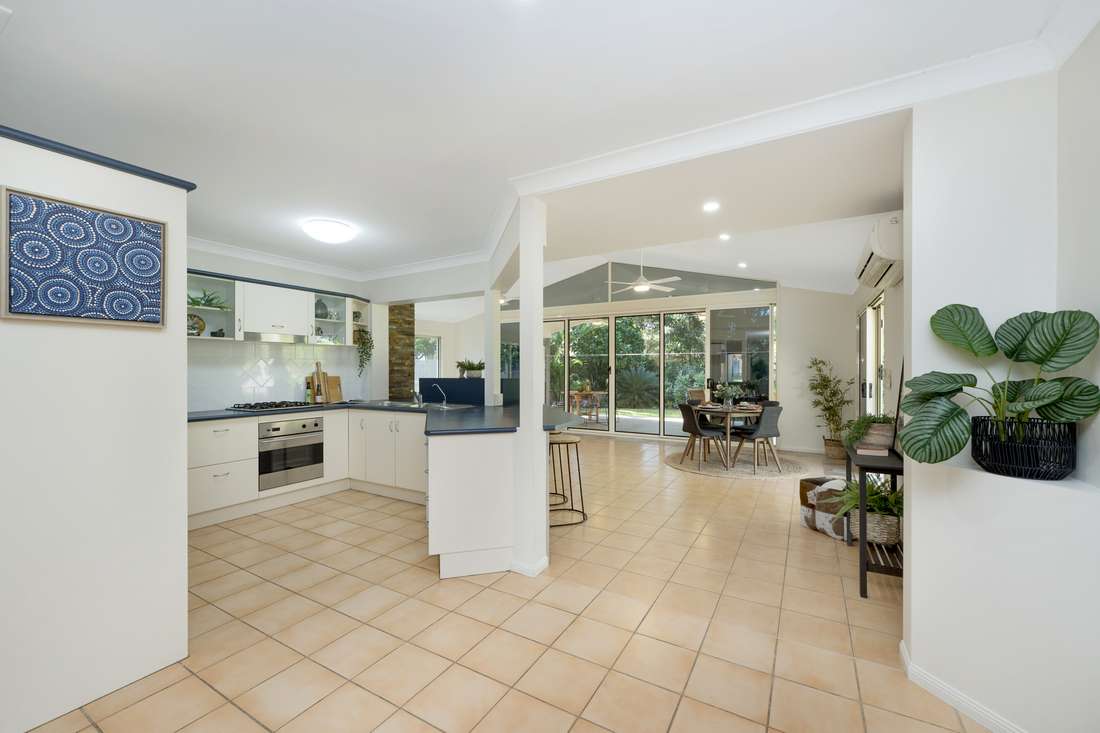 76 Southern Cross Circuit, Douglas - Thumbnail 5