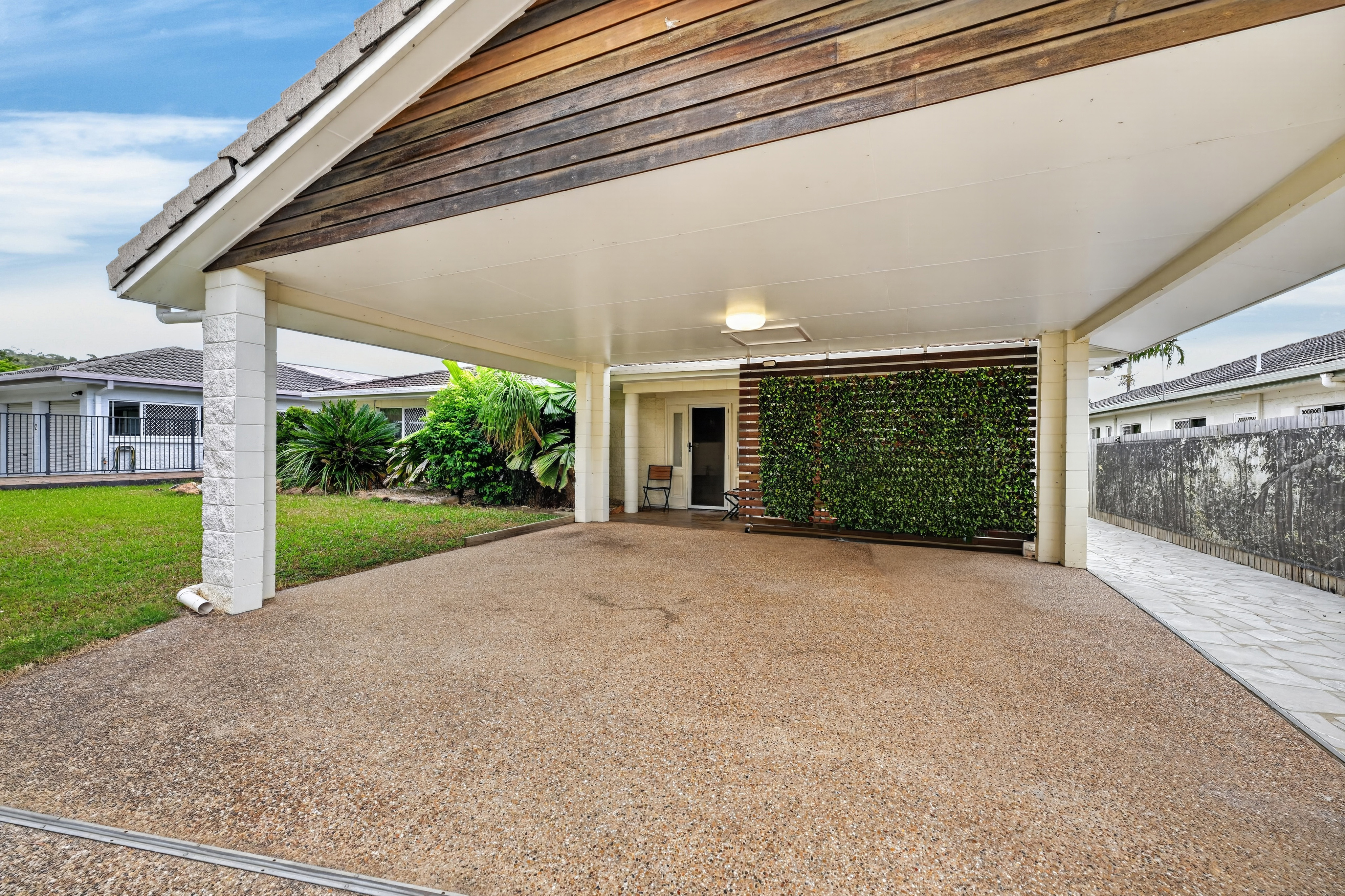 15 Lexington Drive, Wulguru - Thumbnail 2