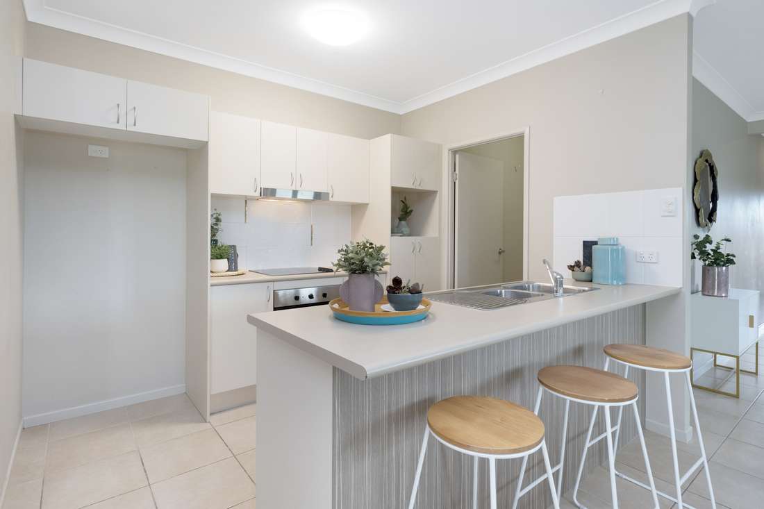 13 Huntsmans Crescent, Shaw - Thumbnail 3
