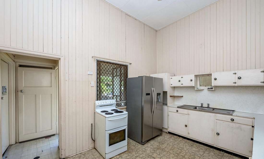 31 Kitchener Road, Pimlico - Thumbnail 2