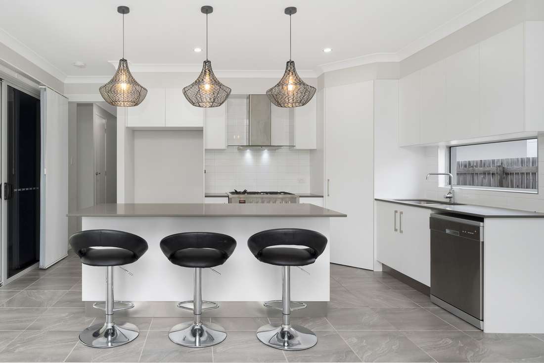 14 Ascot Parkway, Shaw - Thumbnail 3