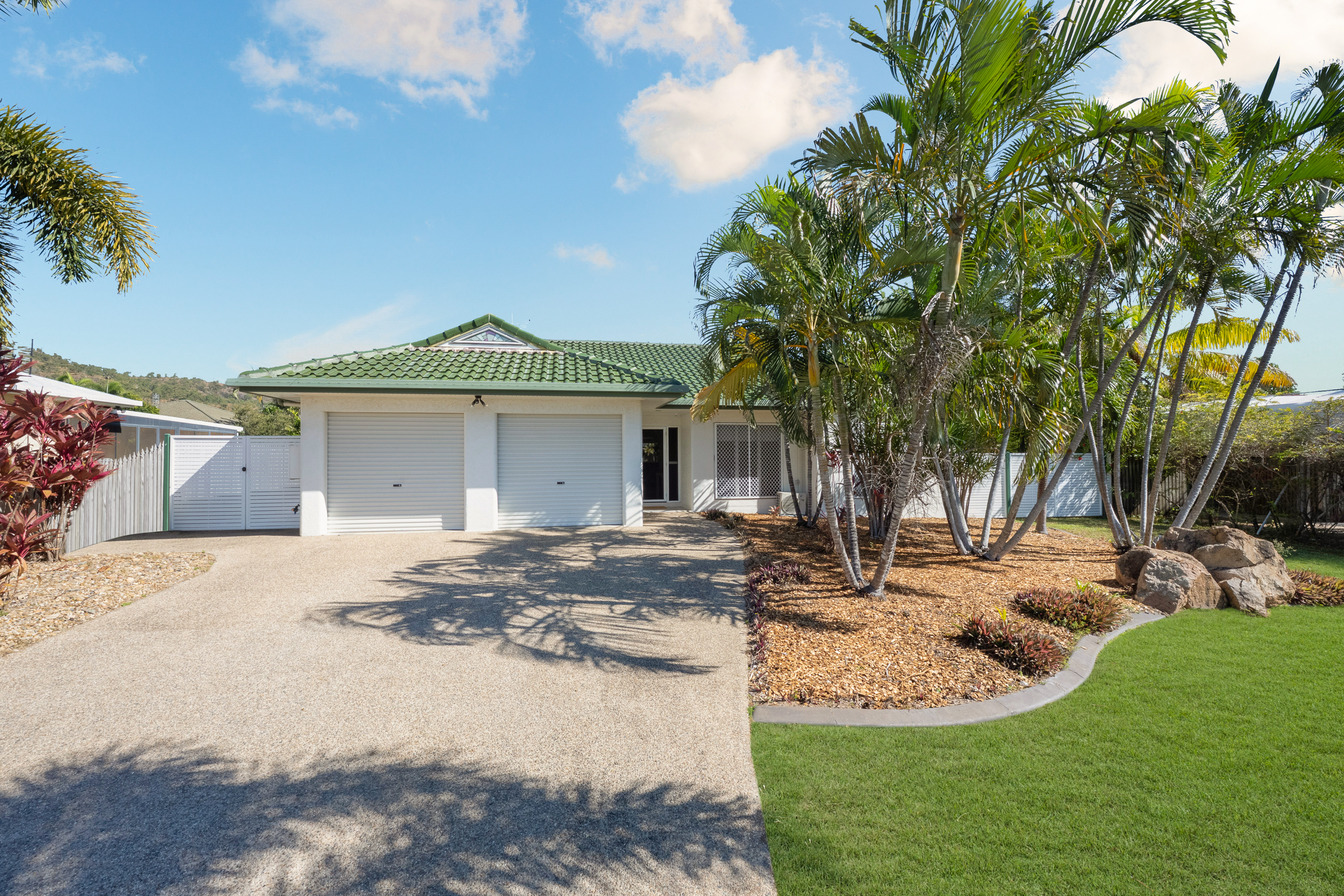 9 Saint Ives Street, Mount Louisa - Image 1