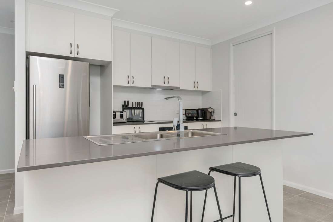 22 Tasman Circuit, Burdell - Thumbnail 3