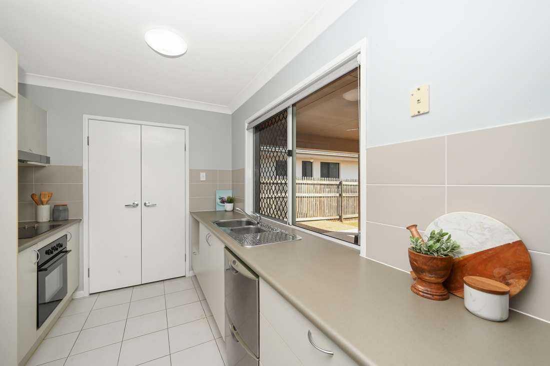 9 Woodrow Circuit, Mount Louisa - Thumbnail 2