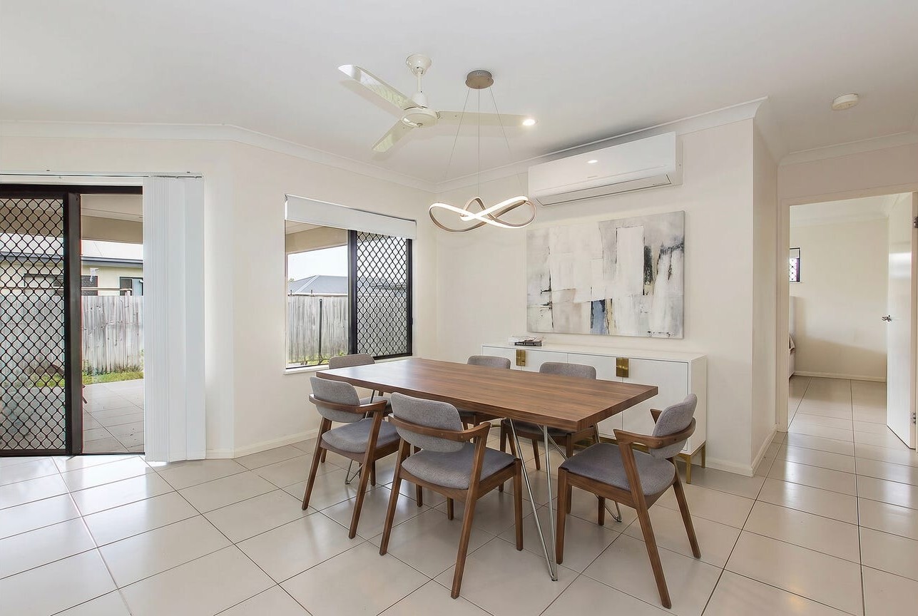 Photo 3 of 17 Carabeen Court, Mount Low